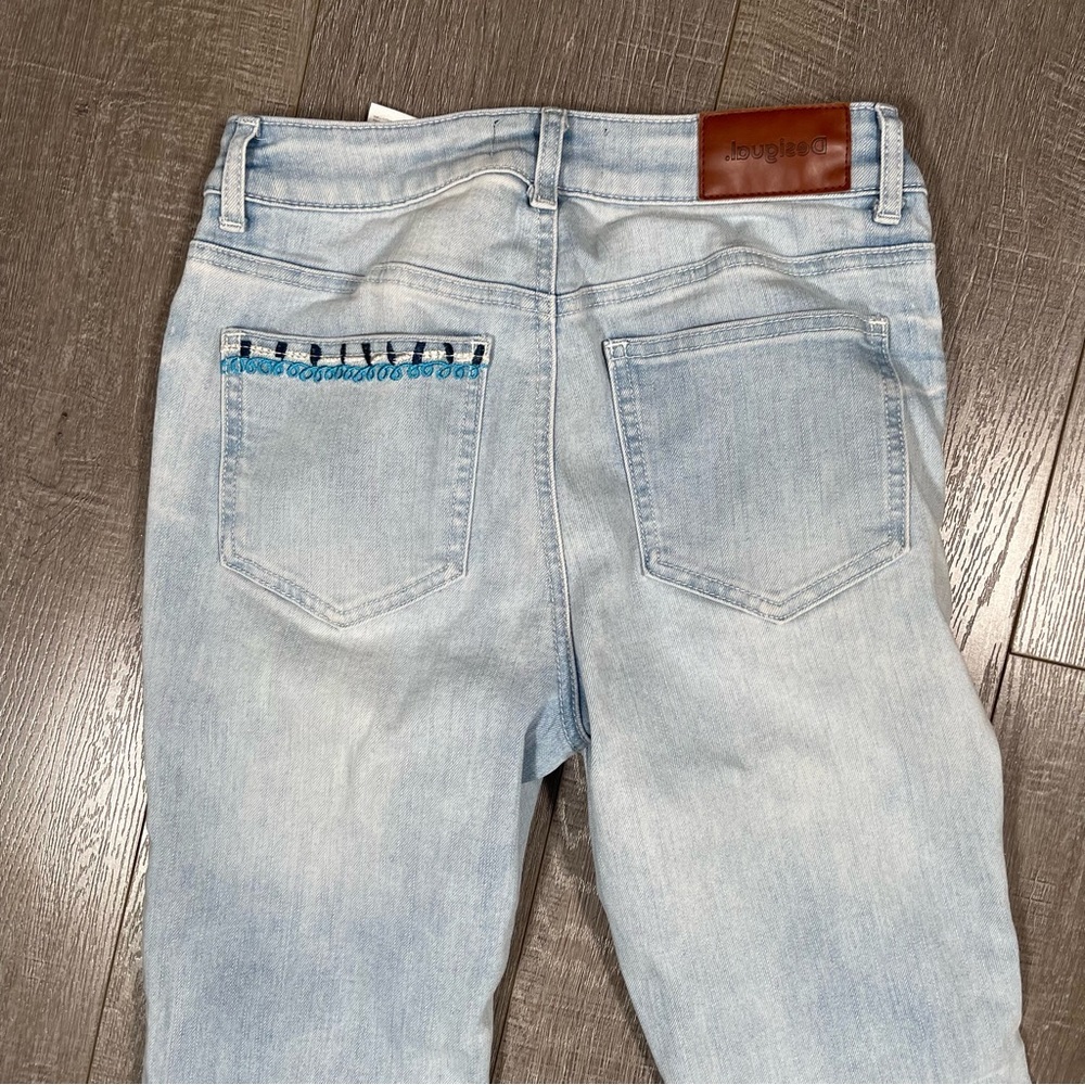 Desigual Light Blue Skinny Jeans with Embroidered Details and Ankle Zippers - Picture 8 of 9